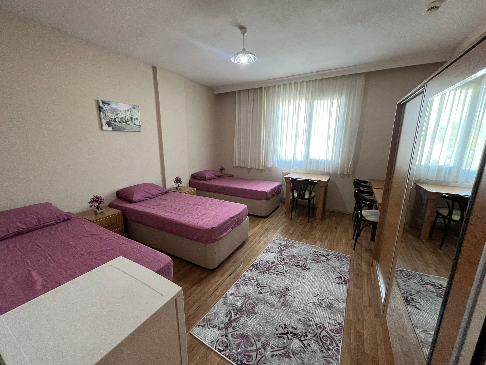 Üç Kişilik Oda